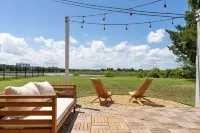 Coral House - Incredible Sunsets + Walk to Beach!
