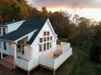 Roxbury Private 3Br w/ Fire-Pit, Sweeping Mt Views- 5 Wooded Acres. Near Skiing! Hotels in Roxbury