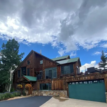 Your family wants to relax in the mountains from the deck @ Montaña Azul, Mt CB!