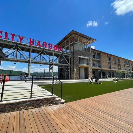 Unwind on the Screen Porch, Fish, or Enjoy the Fabulous Kitchen 3 mi City Harbor