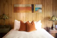 Sol Duc Riverside Retreat: Entire Riverfront Home