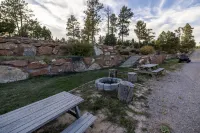 Hunters Lodge in Custer18+ guests - 8 bedrooms - 18 beds - 6 baths