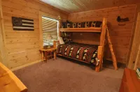Ozark Legends Lodge- Lg Game Rm, Private Hot tub; 1 Mile to Thunder Ridge - Balkoner