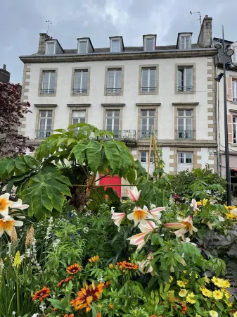 Superb apartment with full view of Morlaix harbour Отели в г. Морле