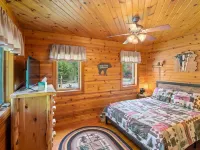 Beautiful Sacandaga Lake Cabin in Adirondacks w/ private lake access Hotels in Day