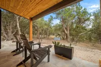 Cozy 2-bedroom cabin in serene Wimberley with WiFi, AC