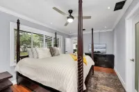 BEST LOCATION, Few min walk, Bike to Deerfield Beach and Pier. one acre property