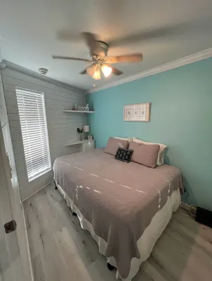 Cozy 1-bedroom condo on North Beach in awesome Corpus Christi with AC, WiFi, etc