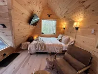 Little Black Aframe by the Brook- 5m to Waterfall Hotels in Thurman