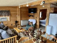 EAGLE LODGE - Cozy Cabin Overlooking the Beautiful E. Fork of the Chippewa River Hotels in Draper