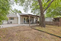 || McKinney Manor || Cottage in Historic Downtown McKinney