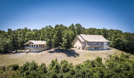 Breathtaking Lakeview  GUEST Home in Diamond Bluff