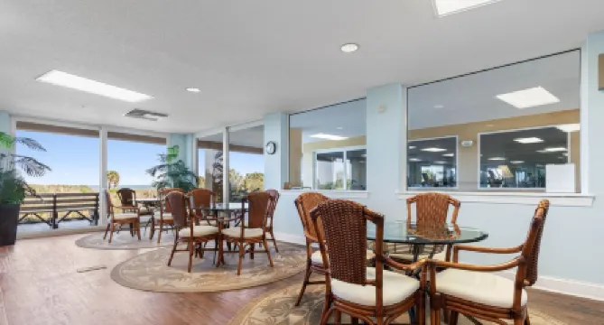 Oceanfront 2/2 Condo; Short walk to Pool & Beach