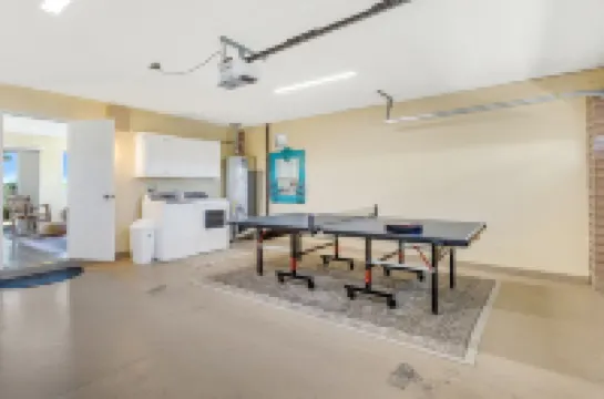 Incredible VIEWS, pool, spa, ping pong table, by GOLF course, bike and walk path