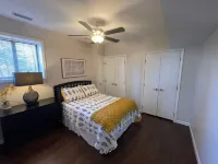 Amazing LAKEFRONT Main Lake 5BR/3.5BA House. Quiet Cove, Close to Everything. Hotel a Sixpound