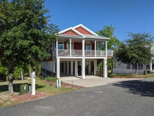 Steinhatchee riverfront. Fishing, scalloping and relaxation yours for the asking