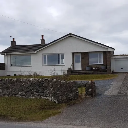 Beautiful 10 person modern bungalow in Bruichladdich with stunning views Отели в г. Ислей
