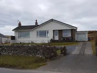 Beautiful 10 person modern bungalow in Bruichladdich with stunning views Hotels in Islay