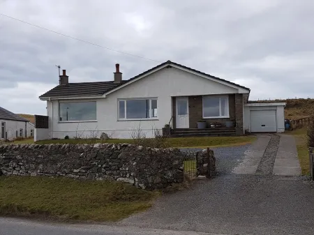 Beautiful 10 person modern bungalow in Bruichladdich with stunning views Отели в г. Бруичладдич