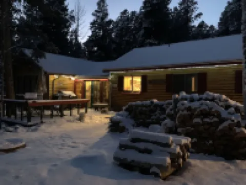 Charming Log Cabin for Peaceful Mountain Getaway!