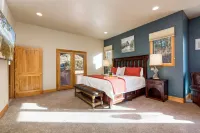 Axel's Place- Luxury Vacation Rental- Your Home Away from Home