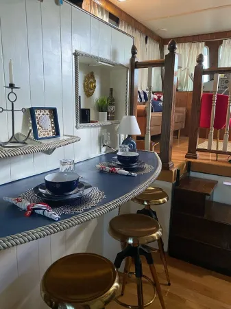 41 Foot Boat on Tennessee River, 15 minutes from Chattanooga