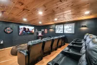 Charming Cabin Downtown Gatlinburg Theatre, Arcade Games, Fire Pit, HotTub