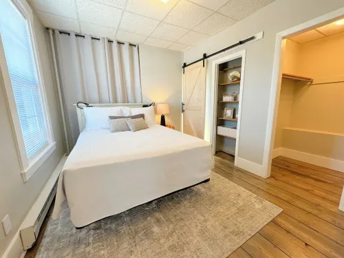 Charming 1-bedroom apartment with WiFi, AC in lovely Saco