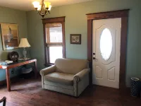 1 BLOCK TO TOWN ~ 5 BLOCKS TO BEACH! Leave your car at home for the duration!