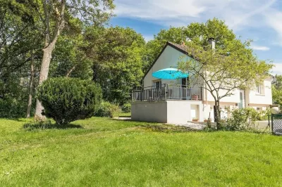 Villa Proche Briare, au Bord du Canal, en Pleine Nature Hotels in 