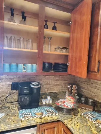 Spacious west el paso 19 minutes from Fort Blss & Airport sleeps 8, pet welcome