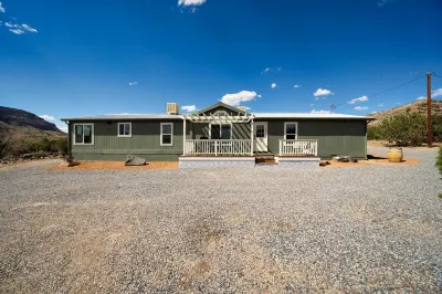 "The Bluff House-Privacy with spectacular views" Hotels near Skyway Ski Trailhead