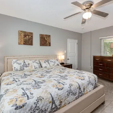 Beautiful downtown Melbourne Beach renovated apartment one block from the beach!