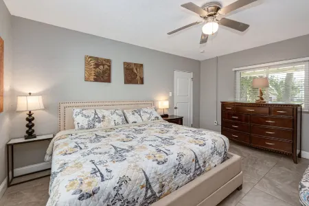 Beautiful downtown Melbourne Beach renovated apartment one block from the beach!