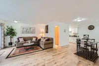 Cool Townhome opp to Crossroads Mall - 5/10 mins to Microsoft, Redmond, Kirkland