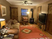 Quiet vacation house on forested property in Ouray