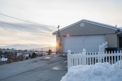 Perfect Location! Perfect View! Hotel dekat Millcreek Canyon Winter Gate