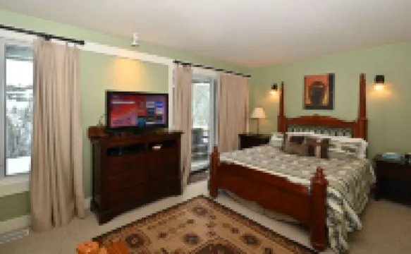 Casa Moonlight One - Ski in/Out - Direct to Iron Horse Lift - 2 Bed 2.5 Bath