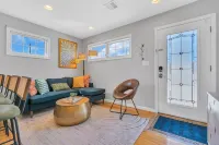 Walk To Beach, Parking for 3 cars, Towels + Linens Included, 4 beach badges