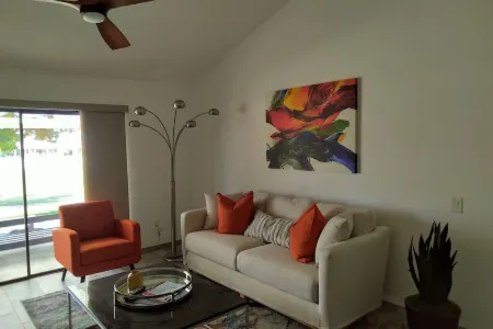 Luxury Golf Course Condo Отели рядом с достопримечательностью «Палм-Дезерт Палмс»