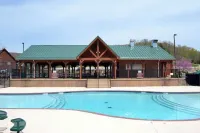 Pools - Pickleball - Golf - Resort Community - Close to Silver Dollar City