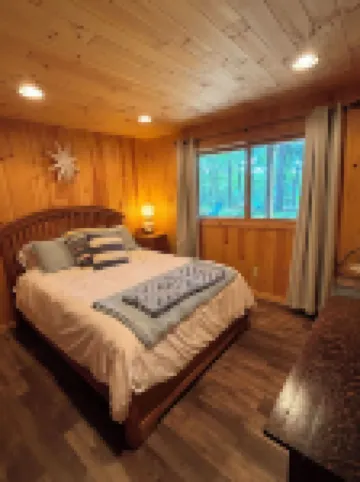 Beautiful 3 bed/2bath updated cabin w sandy swimmable frontage & great fishing.