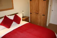 Private Riverside Balcony Apartment with a great view  호텔