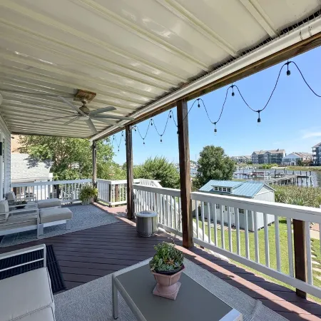 Beauty for Ashes Retreat -Luxury Waterfront 2700 SQ FT; Buckroe Beach; Sleeps 10