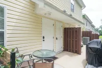 Luxury Haven - Renovated w/ Abundant Amenities