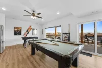 NEW! 6 BR, Pools, Hot Tub, Game Rm, Theater Rm, LAKE Views, Location, Sleeps 18