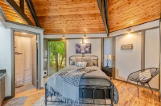 Walk to Bedford Springs from the "Round House" with an Amazing Golf Course View!