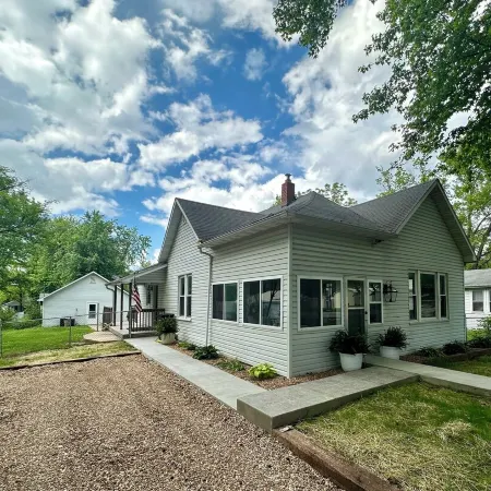 1910 on Route 66 is a Charming historic 2 bedroom 2 bath home, close to downtown