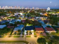 Centrally located Home w/ Pool & Gym