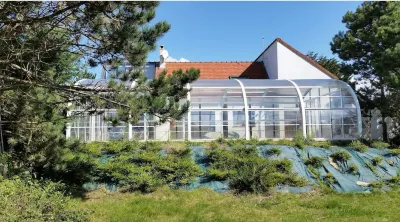 Large 14 Pers villa with heated pool 200 m from the sea Hotels in 